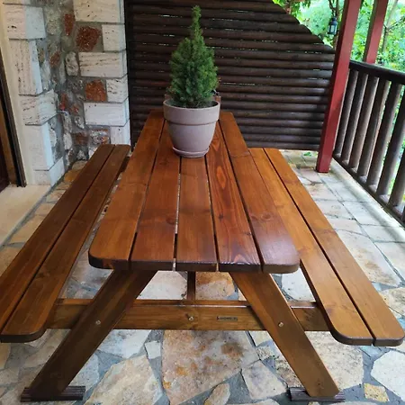 Chalet Elatolithos